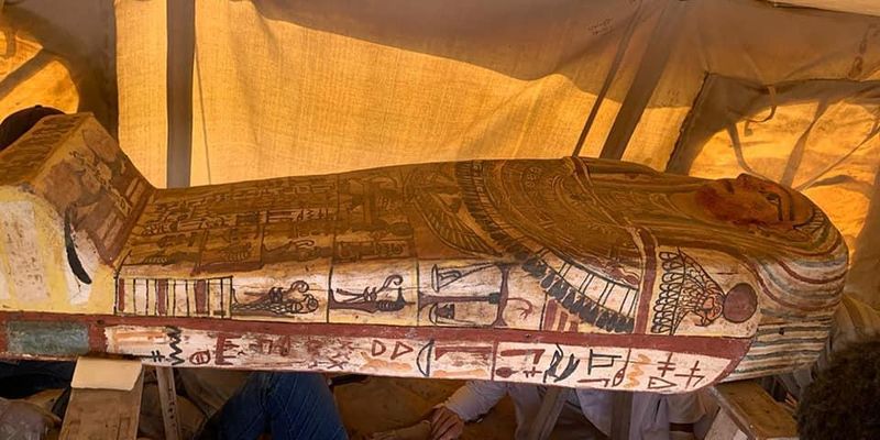 Унікальне відкриття: в Єгипті вдруге за місяць знайшли 14 стародавніх саркофагів