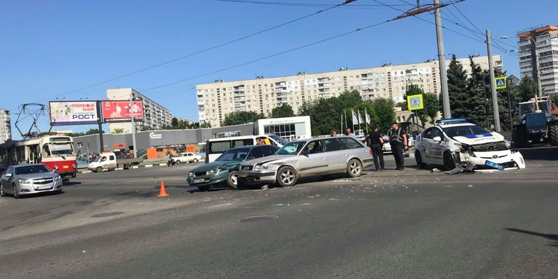В Харькове произошло тройное ДТП с участием патрульных: образовались пробки