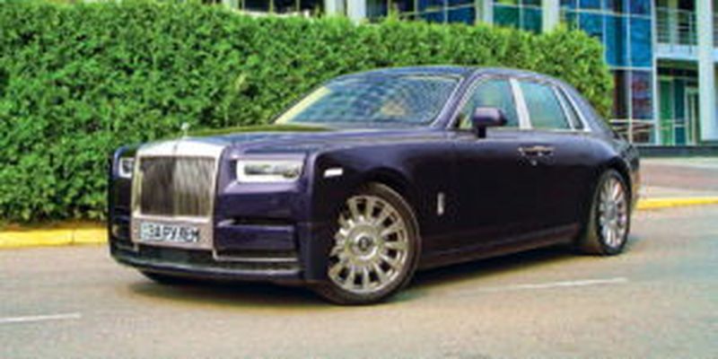 Rolls-Royce Phantom VIII: пассажир кайфует – водитель мучается