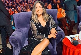 44-летняя певица Наталья Могилевская в платье с пайетками показала красоту своих ног