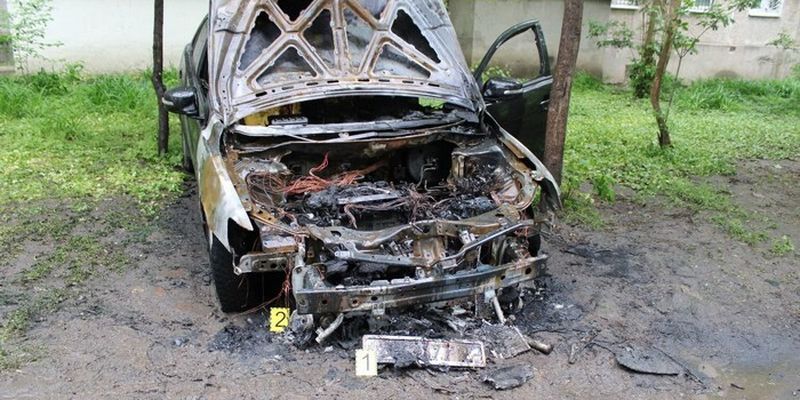 В Одесі викрили двох молодиків, які підпалили автомобіль місцевого жителя