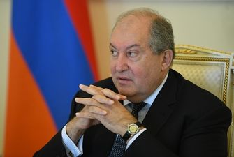 Президент Армении повторно отказался увольнять главу Генштаба