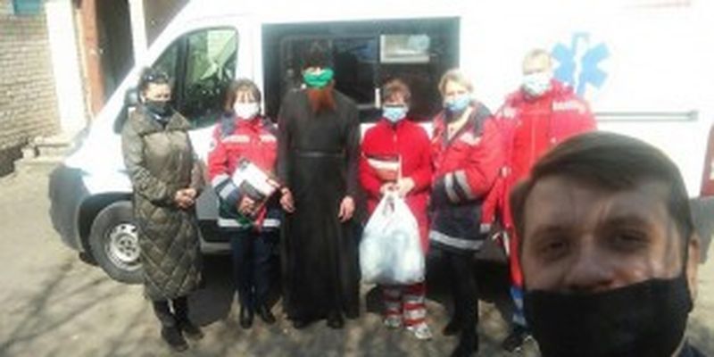 На Волыни православная молодежь шьет маски и развозит продукты для пенсионеров
