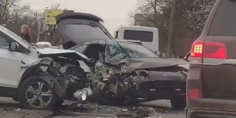 У знаменитого промрынка Одессы разбились сразу пять машин