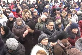 Під Тернополем жителі перекрили дороги, щоб не пустити евакуйованих з Уханя українців в санаторій