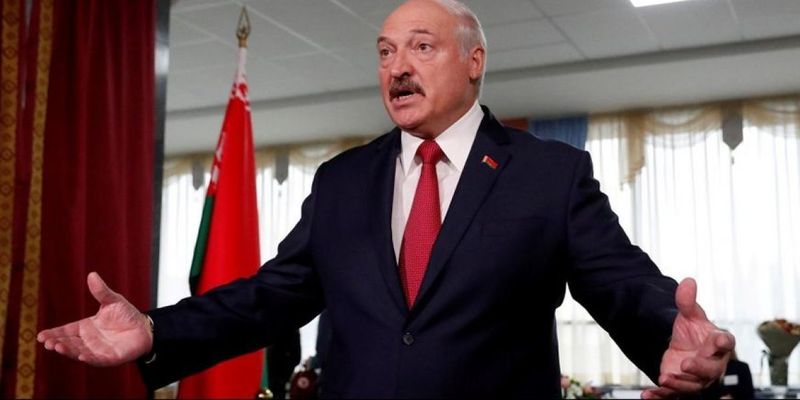 Лукашенко не вернулся в Минск из Зимбабве, семья тоже покинула Беларусь