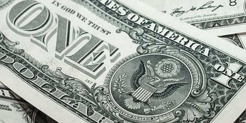 В Украине резко взлетел курс доллара: сколько дают за американскую валюту