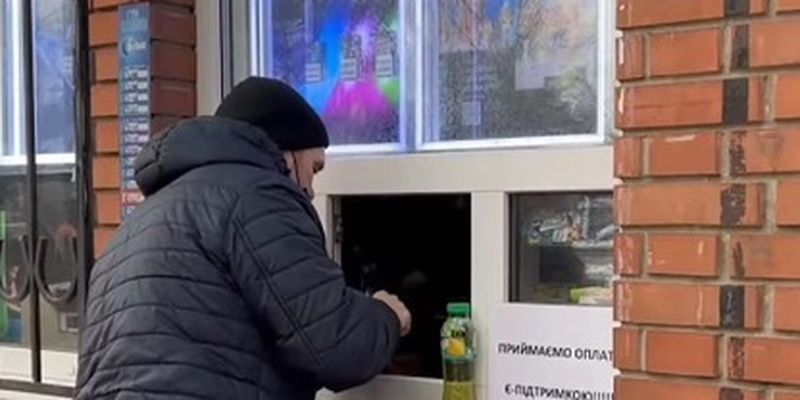 Под Киевом торгуют алкоголем и сигаретами за "вовину тысячу": как это выглядит