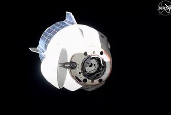 Астронавты на аппарате Илона Маска совершили необычный маневр вокруг МКС, видео