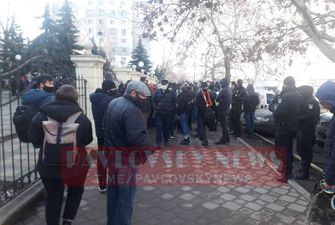 В Одесі оголошують вирок Стерненко: під судом зібралися активісти