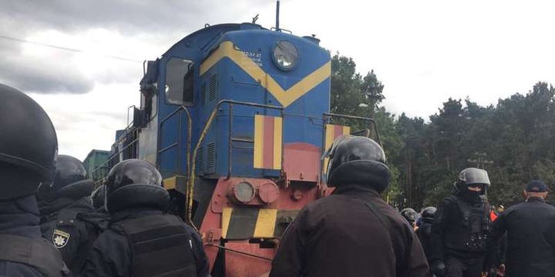 Блокада залізниці на Львівщині: 28 затриманих та вісім постраждалих силовиків
