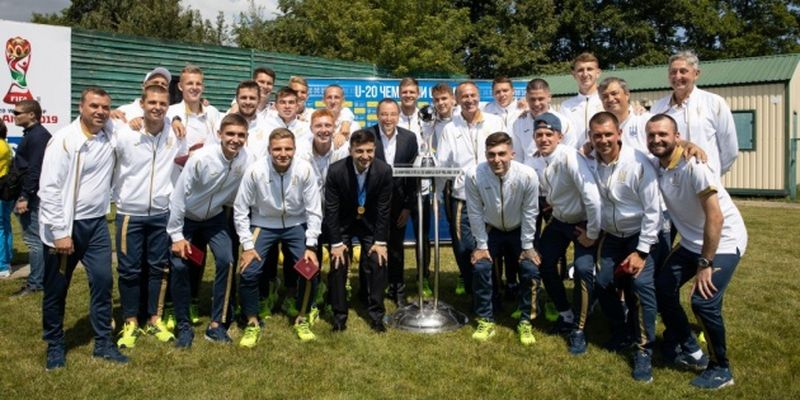 Зеленский наградил футболистов U-20, выигравших чемпионат мира