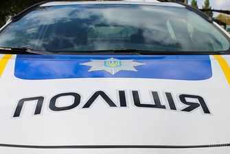 В Киеве 12-летняя девочка выпала из окна восьмого этажа