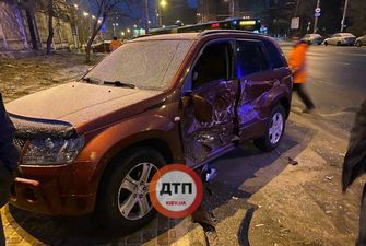 В Киеве пьяный водитель разбил шесть авто: жуткие фото с места