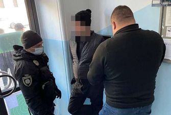 В Киеве хулиган разгромил приемную депутата