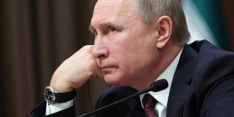 Сокурсник Путина раскрыл его странные наклонности, от позора не отмыться: "постоянно таскает с собой..."