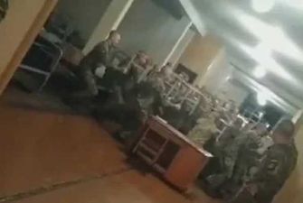 Дедовщина и совок: Военный опубликовал ролик, в котором издеваются над срочниками ВСУ