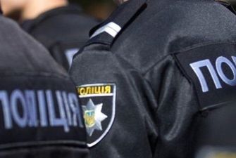 В Умани полицейский пытался съесть 500 долларов взятки