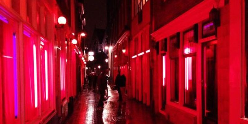 У Амстердамі частину кварталу червоних ліхтарів перенесуть у спеціальний комплекс
