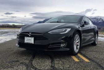 Чому електромобілі Tesla з автопілотом безпечніші, ніж звичайні автівки: пояснення від Ілона Маска
