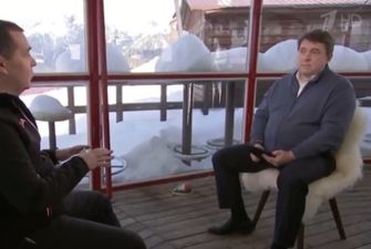 Медведев рассмешил соцсети интервью в "самом идиотском кресле": видео