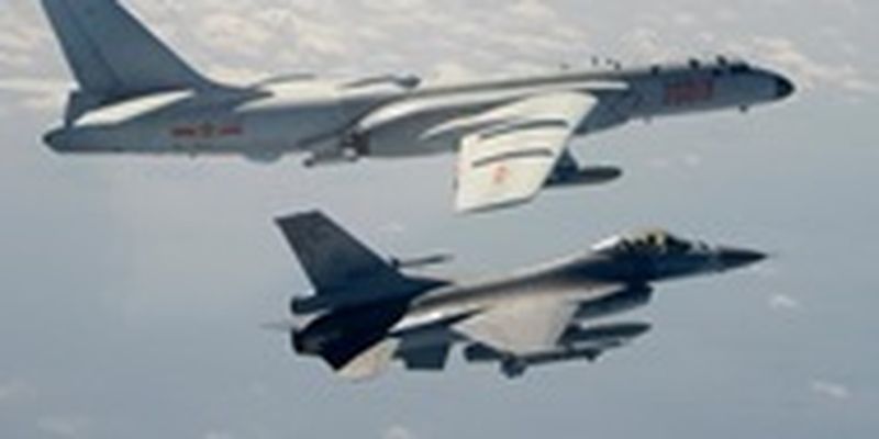 Китай отправил к Тайваню рекордное количество военных самолетов