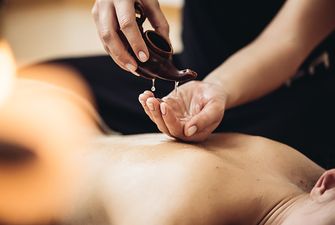 Тантричний масаж: що це таке та як отримати оргазм як бонус