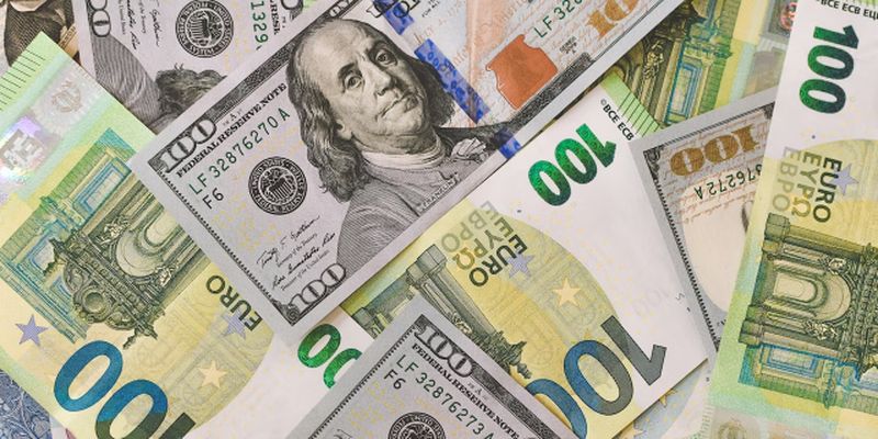 Евро и доллар в банках упали в цене: сколько стоит валюта в Украине 8 марта