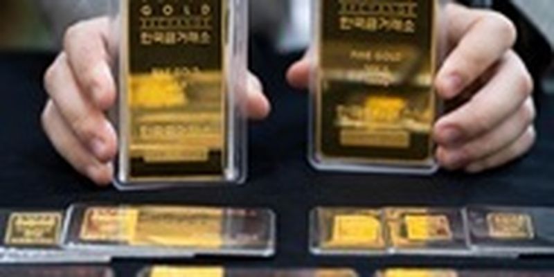Золото впервые в истории превысило $2400 за унцию