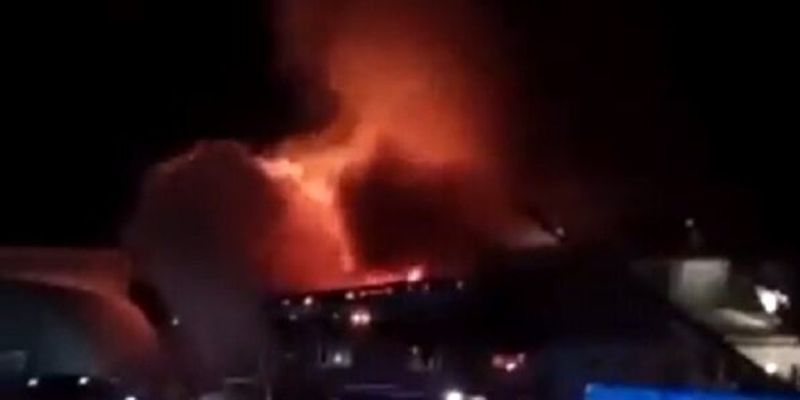 Мощный пожар вспыхнул под Москвой: через дорогу производят "Искандеры"