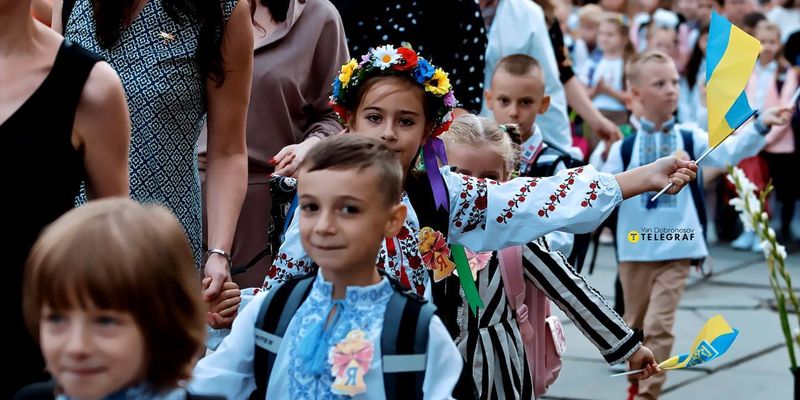 Киевские школы начнут прием документов в первые классы раньше обычного: названы даты