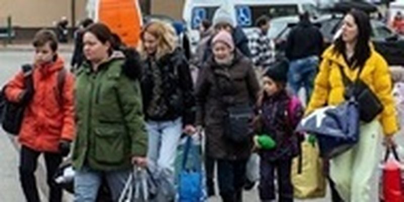 Шмыгаль рассказал, сколько денег беженцы из Украины оставляют в Польше
