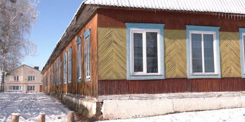Туалет на улице, отсутствует отопление: журналисты показали аварийную школу на Ривненщине