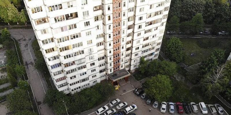 В Киеве подросток выпал из окна 16-этажки: появились противоречивые данные