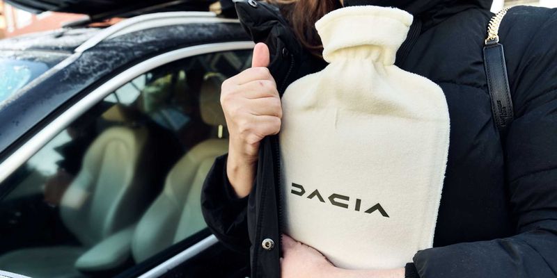 Бесплатная грелка для всех: Dacia высмеяли подписку BMW на подогрев сидений