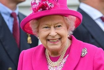 У кольорі фуксії: усміхнена Єлизавета II приміряла найяскравіше вбрання на турнірі з поло
