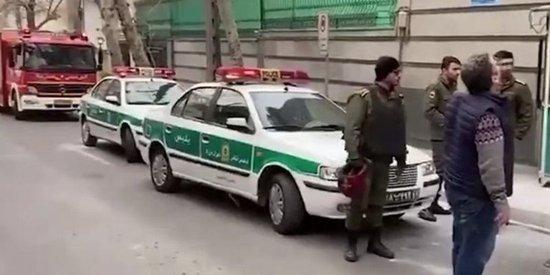 На посольство Азербайджану в Ірані здійснено напад, є загиблий