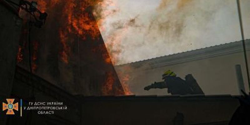 Згоріли п'ять квартир, загинув чоловік: у Дніпрі сталася масштабна пожежа в житловому будинку