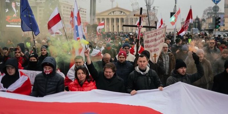 Разъяренная толпа порвала Путина в Минске, беларуский Майдан набирает обороты: впечатляющие кадры