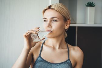 Ученые выяснили, сколько воды на самом деле должен выпивать человек в день