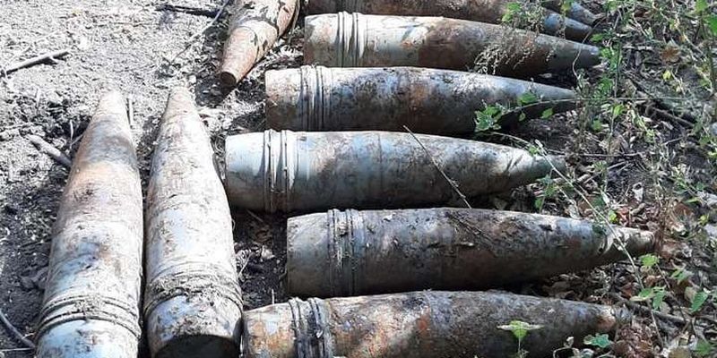 На Луганщині СБУ виявила великий схрон зі снарядами