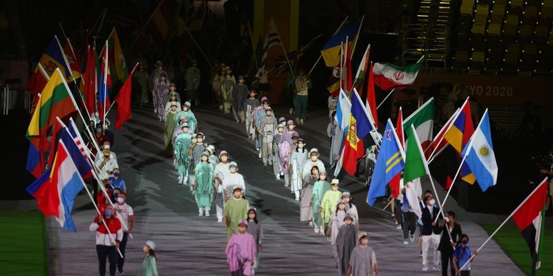 Церемония закрытия летних Олимпийских игр в Токио: красочные фото