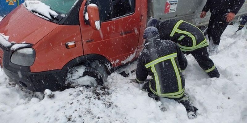 Дороги Украины сковали снегопады