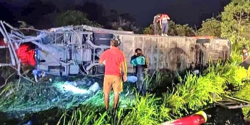В Эквадоре в ДТП с автобусом погибли 18 человек