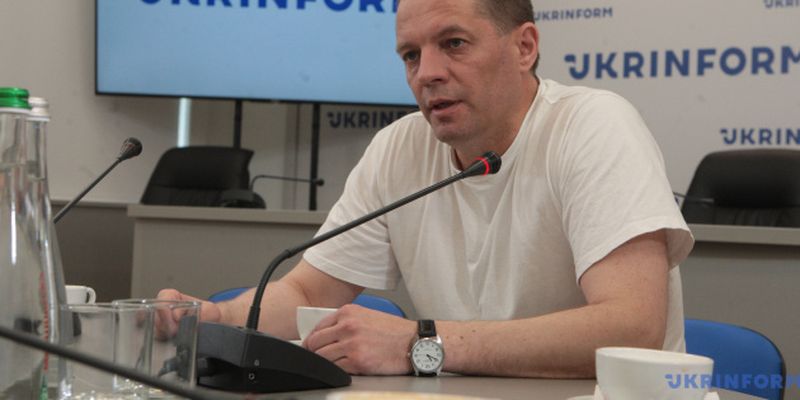 В Латвию на реабилитацию отправились Гриб, Сущенко и еще восемь бывших политзаключенных