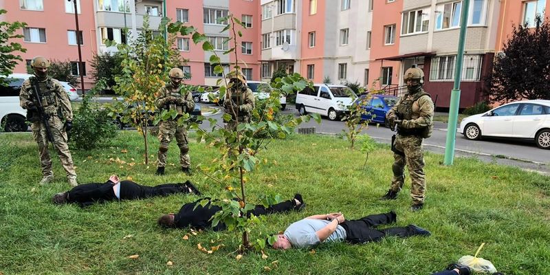 Грабили квартиры и угрожали владельцам: в Киеве обезвредили банду