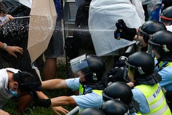 Полиция Гонконга взяла в осаду Политехнический университет