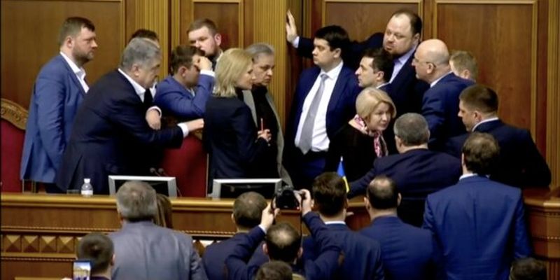 У Зеленского заявили о внеочередном заседании Рады: каких изменений ждать украинцам