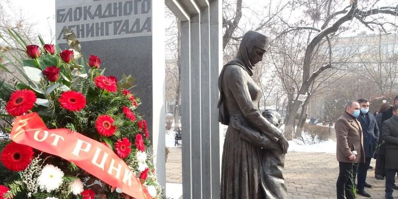 "Памятник фашистам": в Армении разгромили монумент блокадникам Ленинграда, в РФ уже возбудились