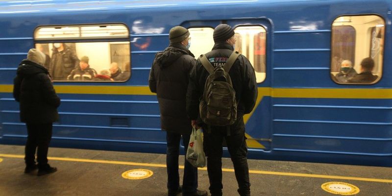 Закрытие метро "Почайна" и "Тараса Шевченко": как организуют перевозку пассажиров